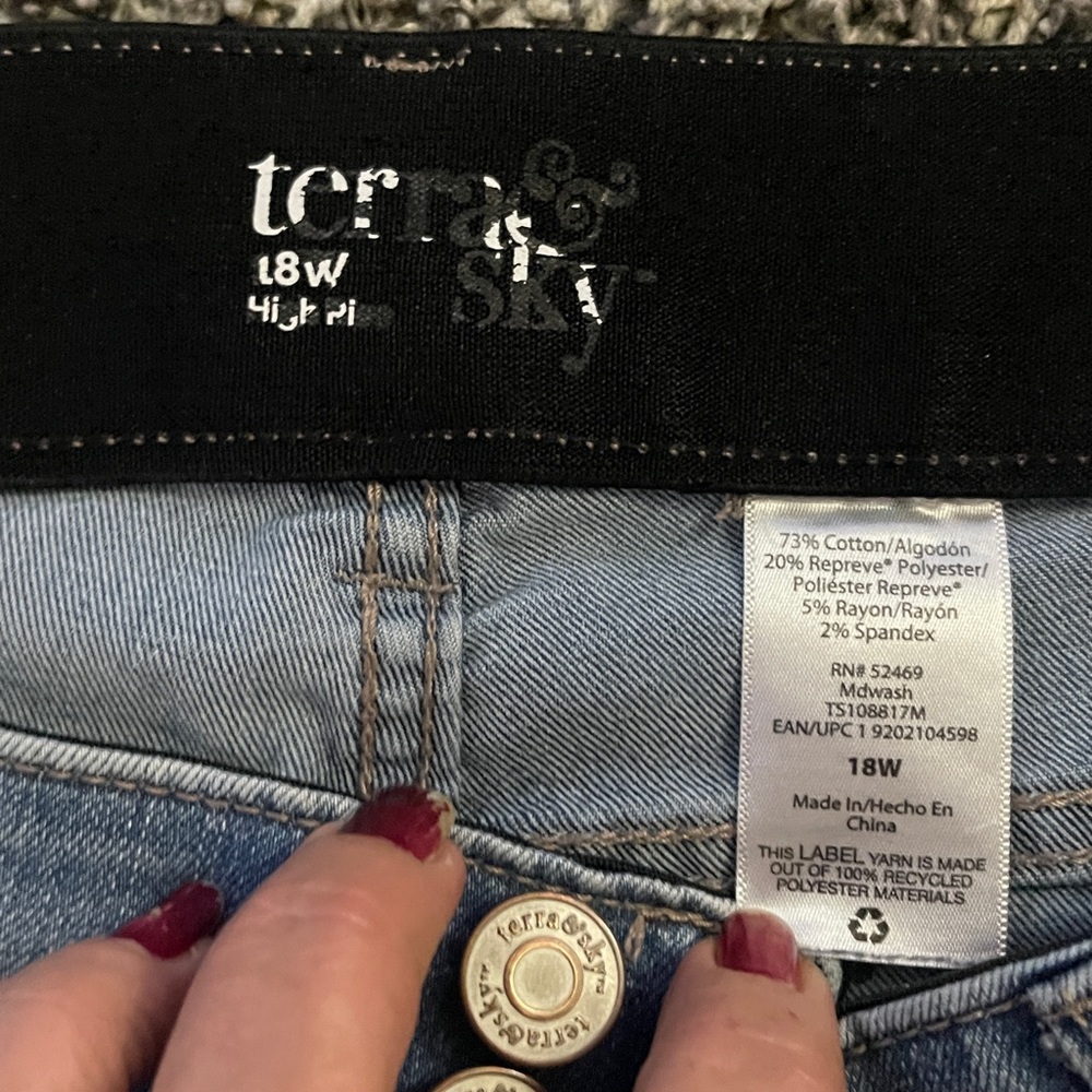 Terra & Sky Light Blue Cropped Jeans (18W) - Picture 2 of 6